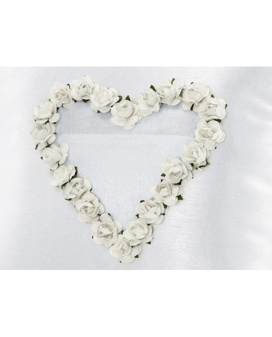 Vankúšik - biely so srdiečkom z ruží 1ks