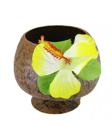 Šálka z kokosa s kvetmi
