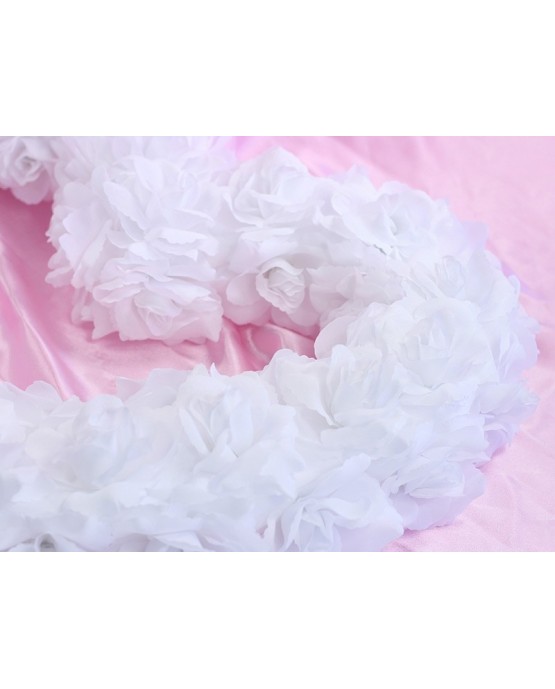 Dekorácia-biele srdce z ruží